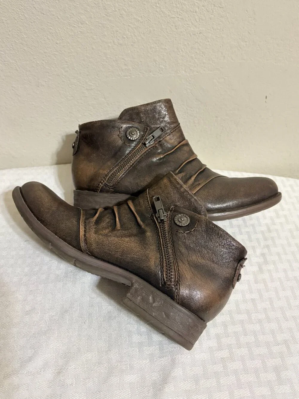 Earth Relief Pod Ronan Distressed Leather Ankle Booties Size 6.5